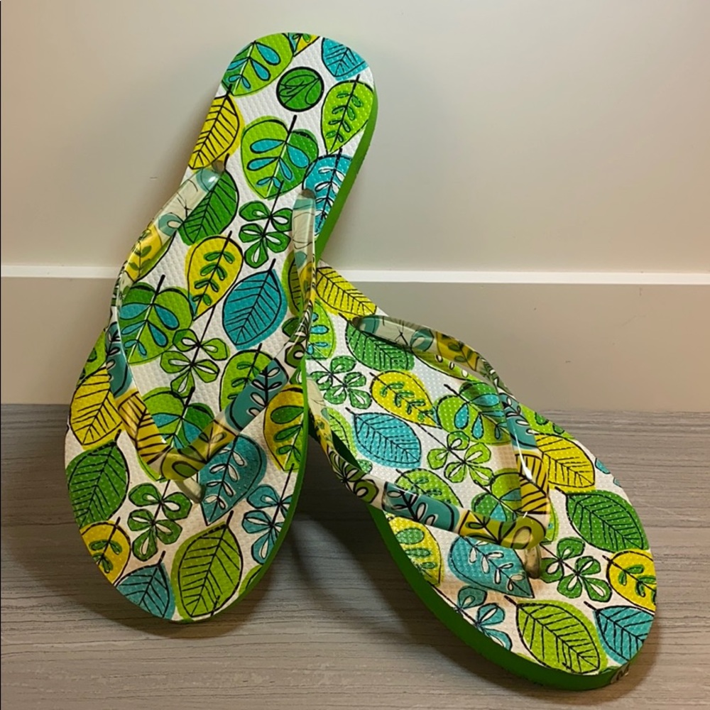 Vera Bradley Green Leaves Flip Flops Size M(7-8)